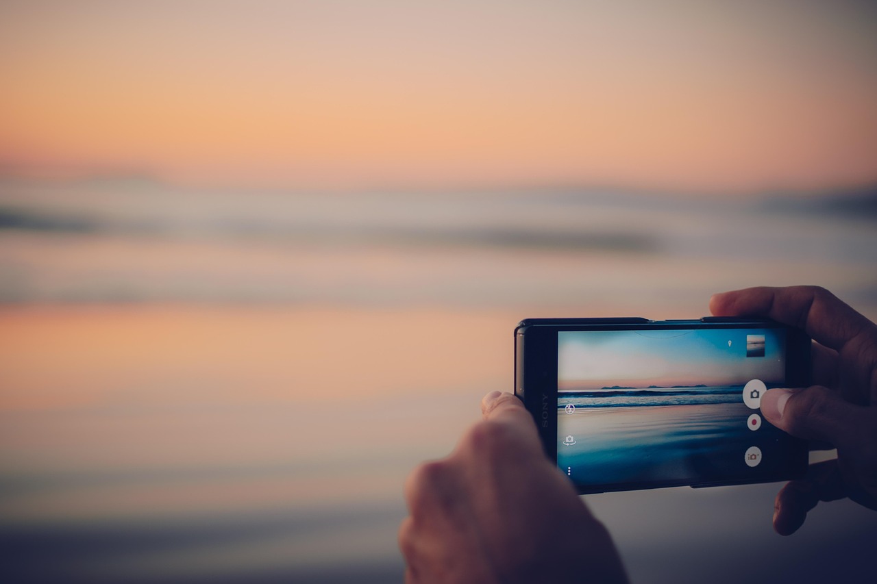 hero-img-01 digital marketing, smartphone, focus, sony, photography, nature, beach, sunset, landscape, sea, memories